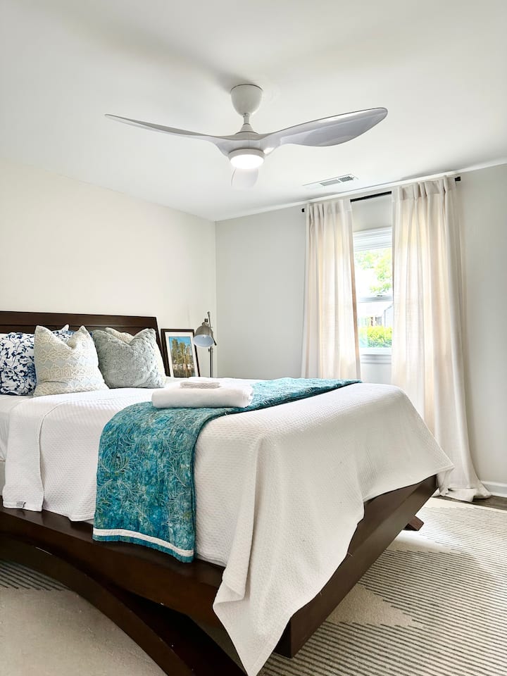 Harlow's Hideaway