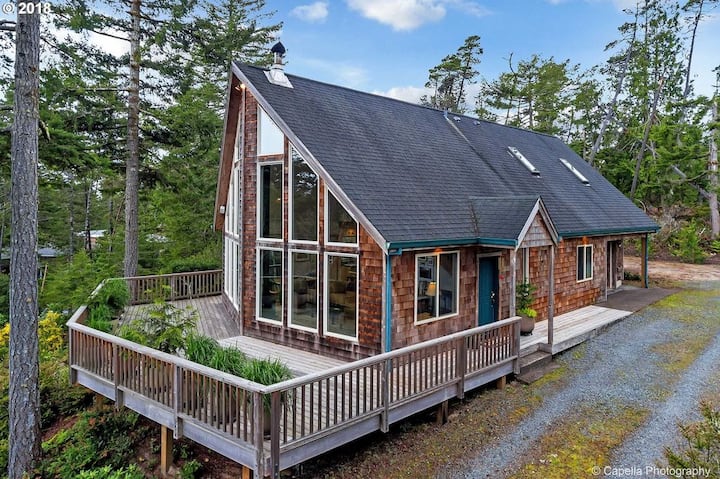 Whispering Pines modern home in Manzanita