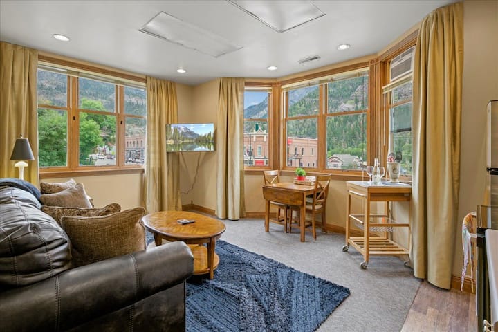 Main Street Lookout – Stunning Ouray Views!