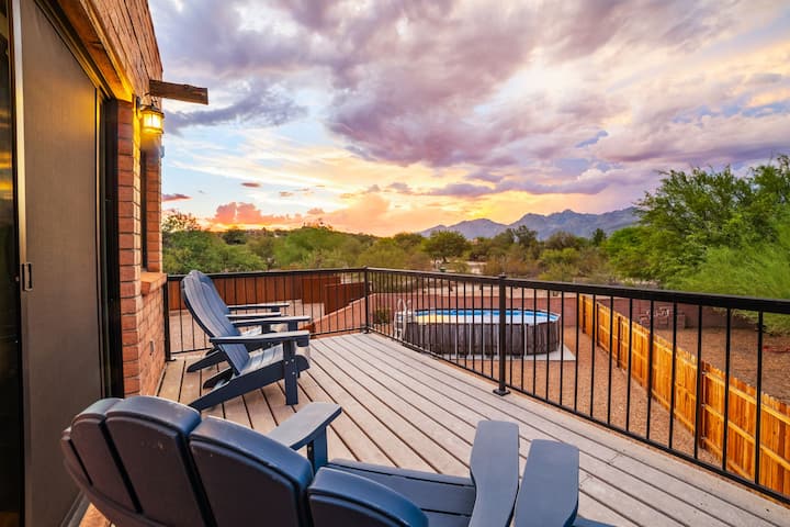 Modern Loft w/ Pool & Hot Tub-Views!