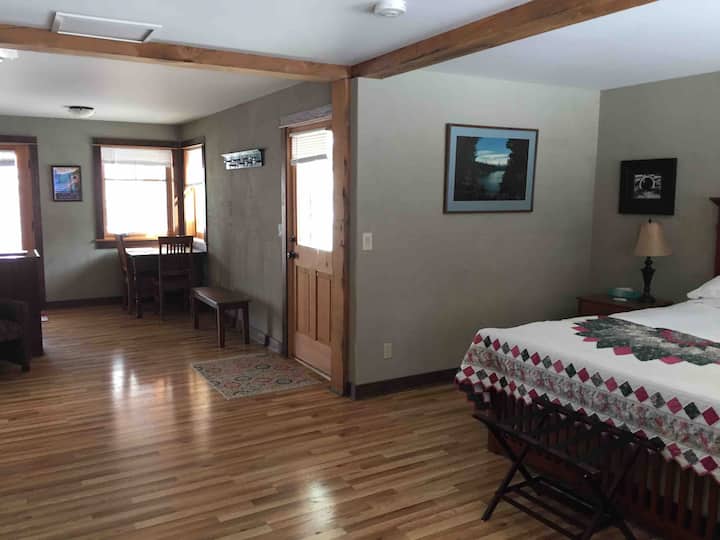 Hood River OR Riverfront Timber Frame Studio Apt