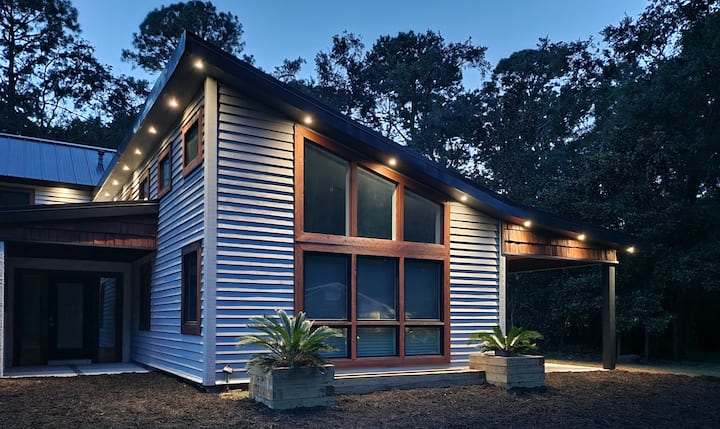 N̈ew stylish 1250 sq ft beach cottage. 
St Simons