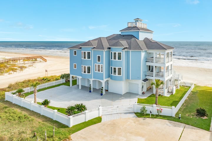 Stunning 7BR Beachfront Estate, 6400 sq ft