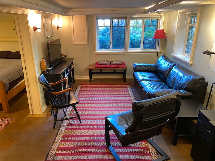 Charming Wallingford Apartment