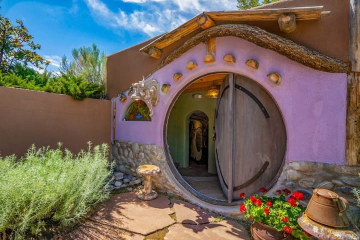 Lovely Garden & Hobbit Suite, Llama Sanctuary
