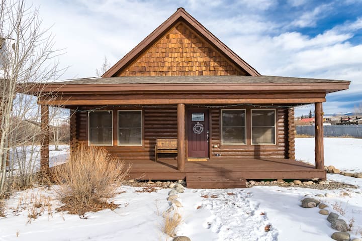 Grand Getaway | Golf & Ski & Stay | Loft Cabin