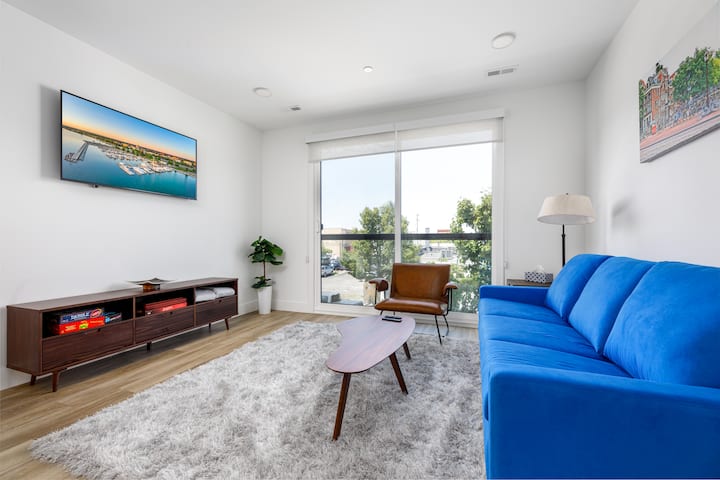 Downtown City New Luxury Condo
