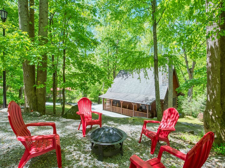 Cozy Bear’s Den - 2/2 Cabin, Sleeps 6