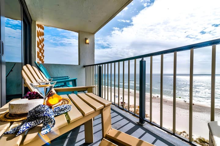 Unbelievable views - beachfront!
