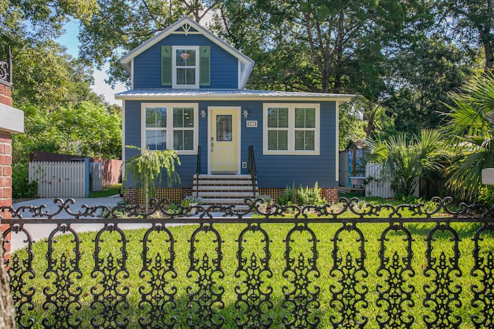 Walk Historic Downtown! “Blue Heaven”