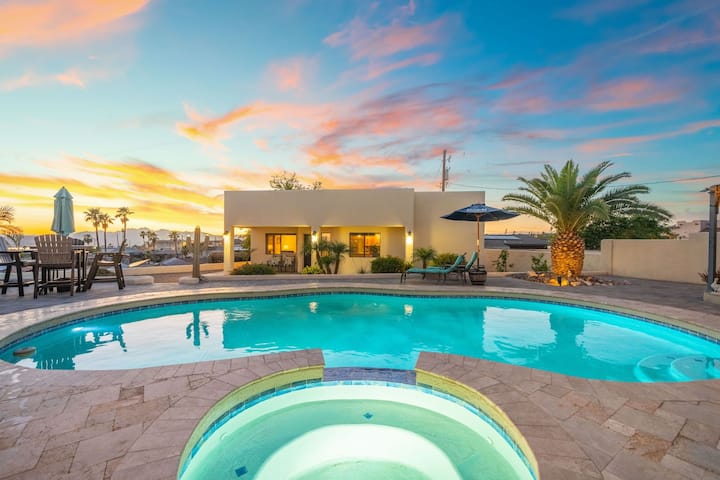 Secluded Cottage with Fire-pit & Pool