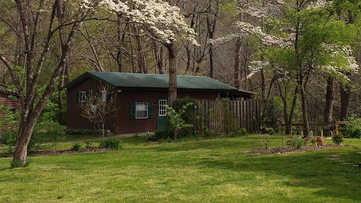 Cabin of Lost Soles, less than 1 mile from GSMNP