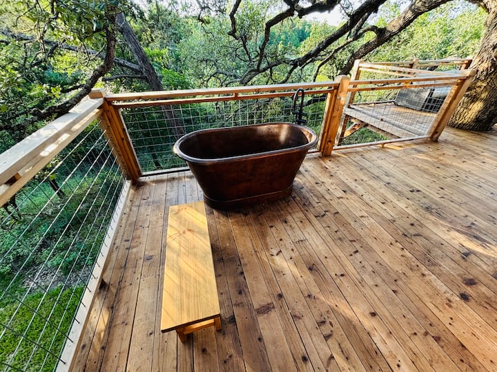 For Adults-Oak Tree Hideaway. King Bed/Splash Pond
