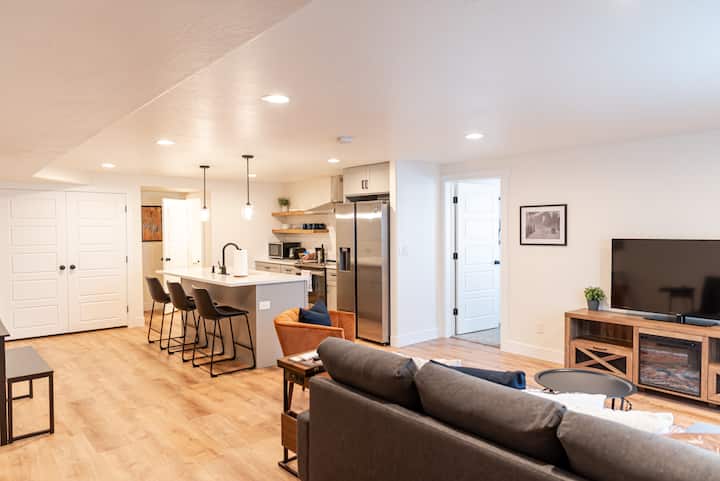 Cozy 1-bedroom basement apartment