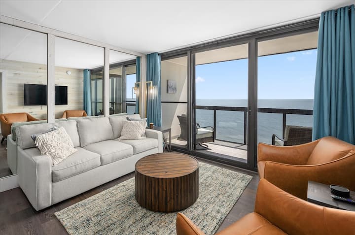 Oceanfront 2 Bedroom-Sleeps 6-Indoor/Outdoor Pool