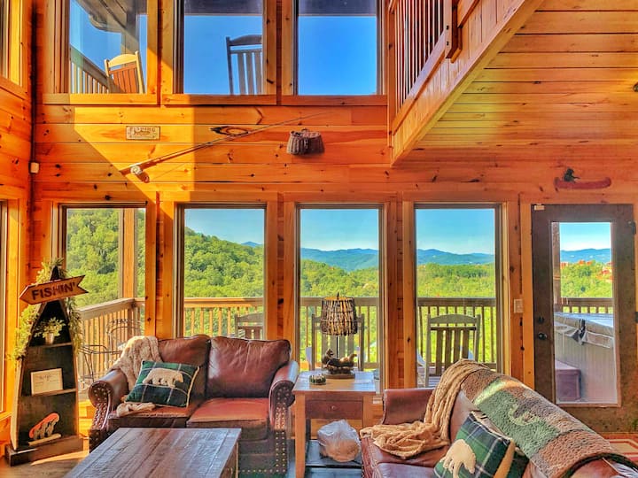 *Incredible Views, Hot Tub, 4 Miles to Dollywood!*
