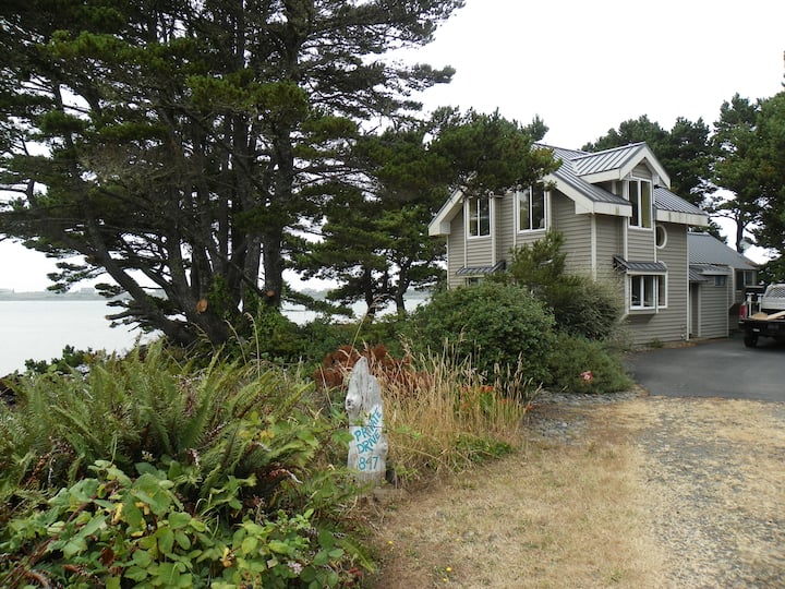 Relax on the water of Siletz Bay