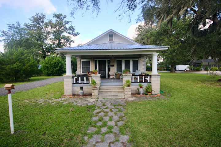 Easy Breezy Bungalow