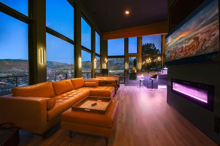 High-End Basecamp w/ Epic Views: close to Zion NP