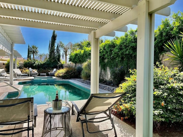 Golf, Tennis, and Hiking: Unveil the Desert Oasis!