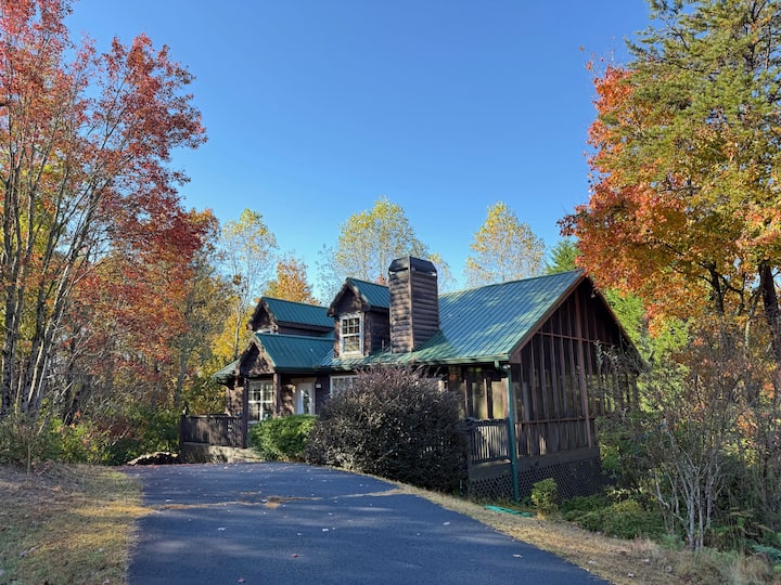 Cozy Mountain Retreat near Helen