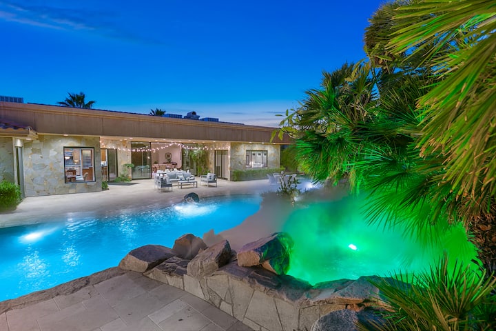 Large Pool+Slide+Estate+BBQ+Games+Firepit