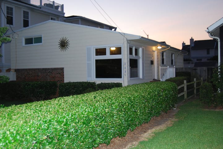 Cozy, Private, and One Block Off the Beach!