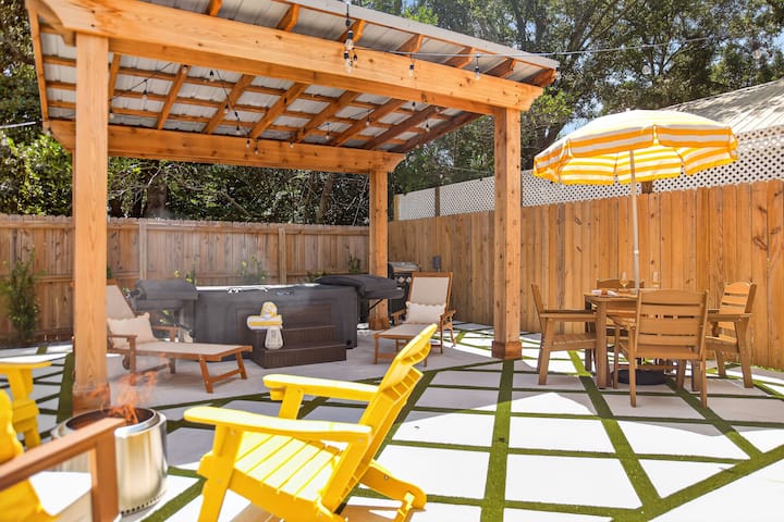 Hot Tub & Golf Cart | Walk to Beach & Downtown