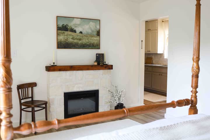 Cozy Cottage | Block off Main | Sauna & Hot Tub