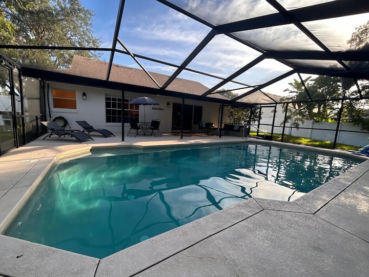 Sunny-All-Day Pool Vacation Home