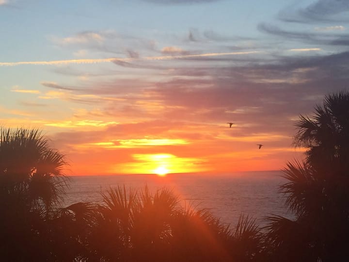 *Sunrise Cabana*
Golf Cart Included
Save $.