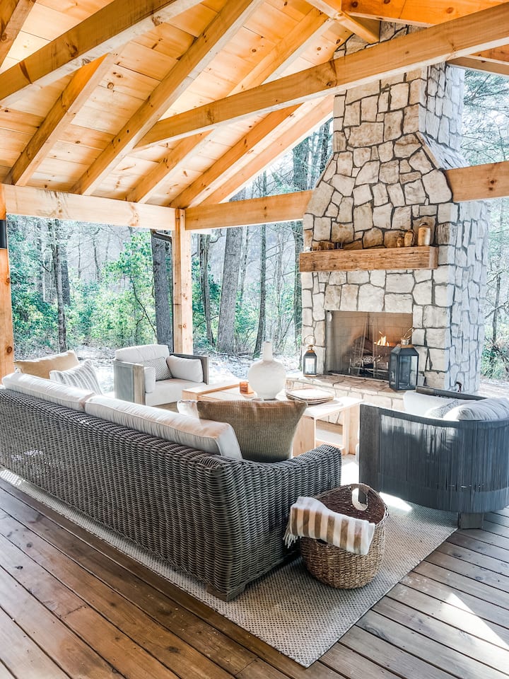 Chic and Peaceful Cottage 5 Min to Main Street