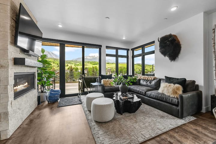 4 Season Mountain Penthouse on the Blue River