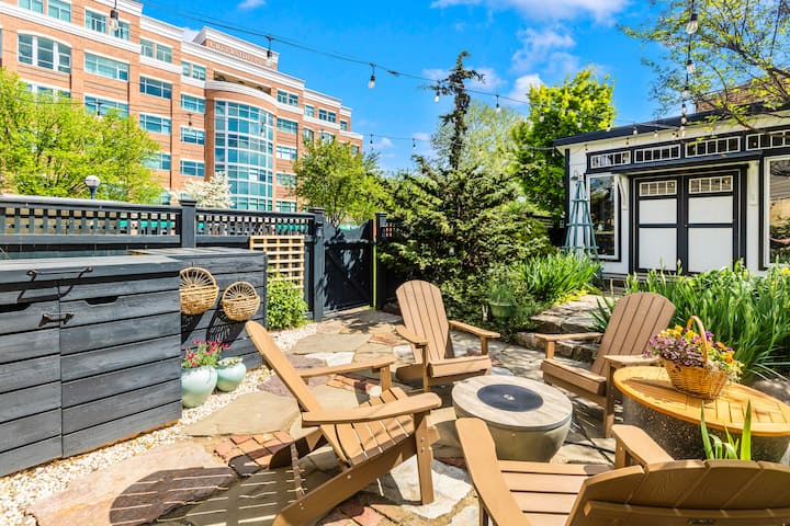 Garden Retreat on Carroll Creek + Free Parking!