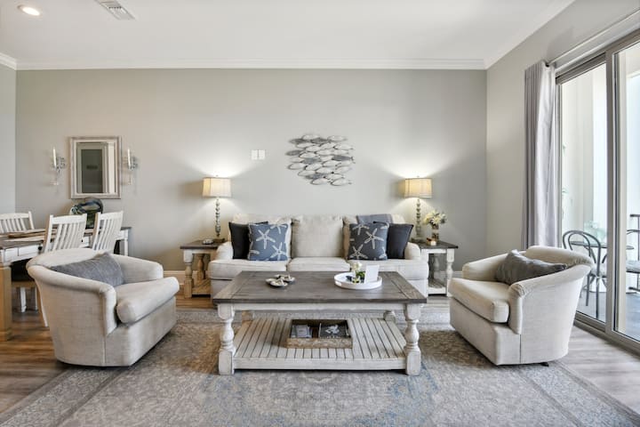 THE BAY RITZ - Lovely 2 Bedroom Beachfront Condo