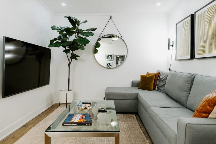 Producer's Suite: Luxe Music Row Stay, Walk to Gul