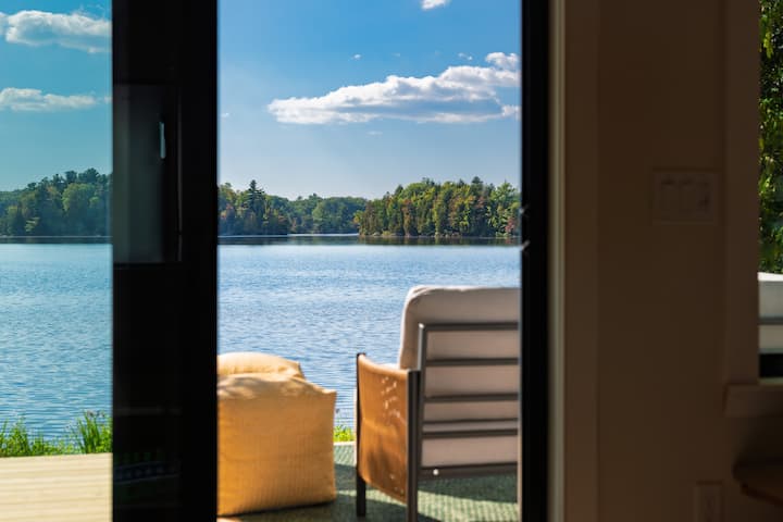 Lakefront/ Brand New-Modern-Upscale / Sunsets