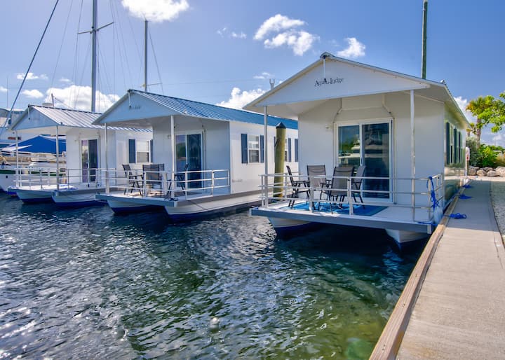New Aqua Lodge 2Beds 1 Bath with Full Kitchens