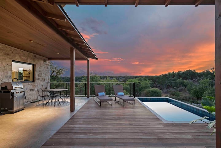 Luxury+Privacy+Pool+Near Town
