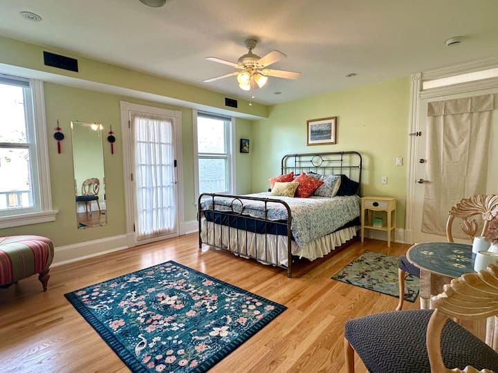 Private Suite-Historic Frederick