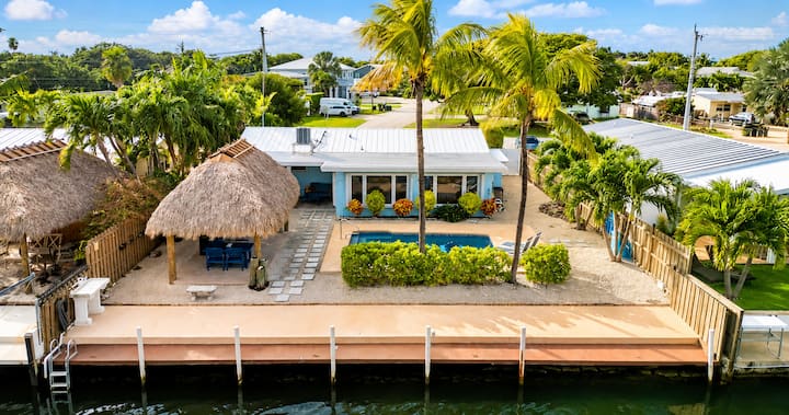 Searenity Vacation Rental! Pool, Tiki Hut, Dockage