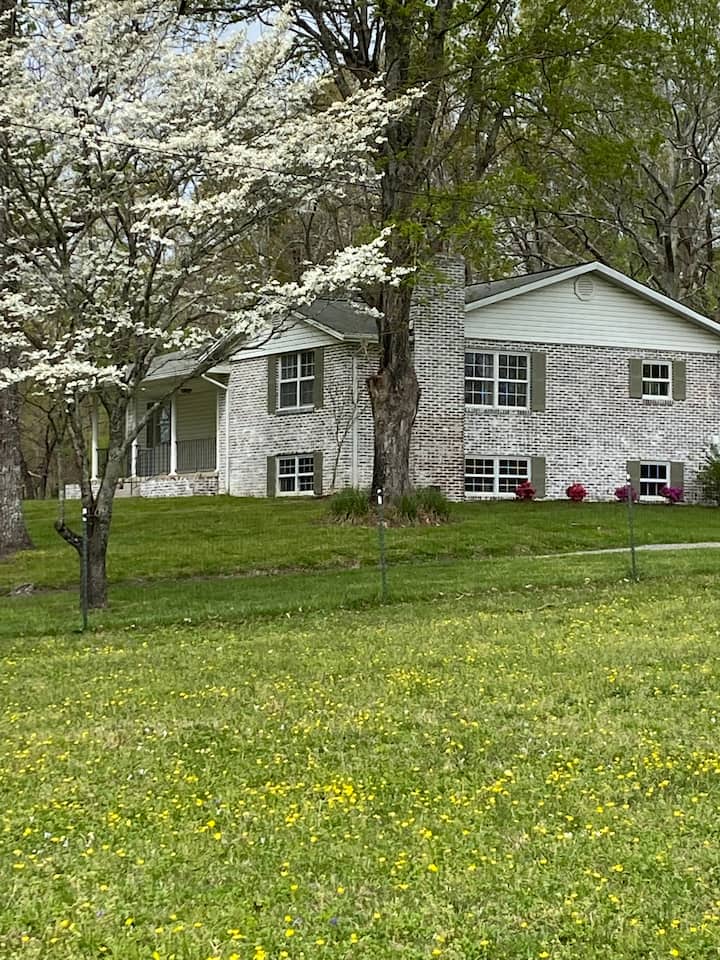 Beautiful Farm Setting near Oak Ridge/Knox/Clinton