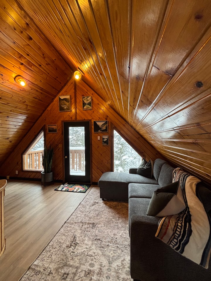 Cozy Cab-Inn; Private, Hot Tub! S. Anchorage