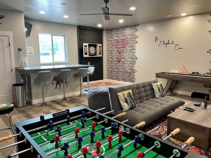 Grand Getaway: Luxury Home with amazing game room!