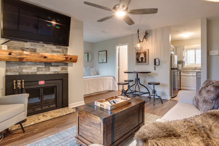 1st floor Beech Mtn Ski Suite~Pool/Hot Tub/Sauna