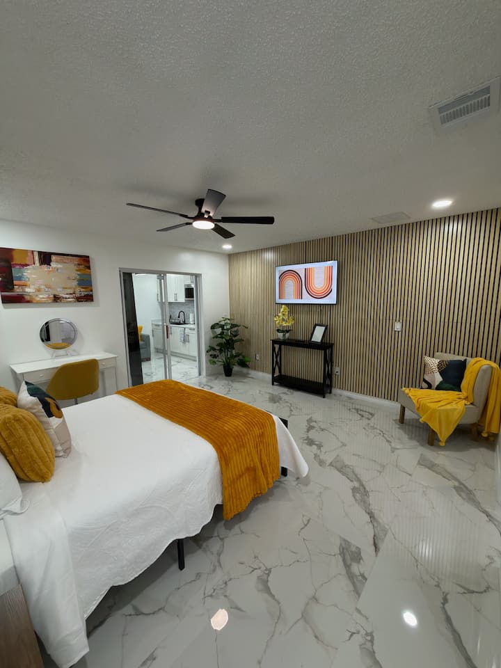 Guest Home_ Orlando Airport and Disney
