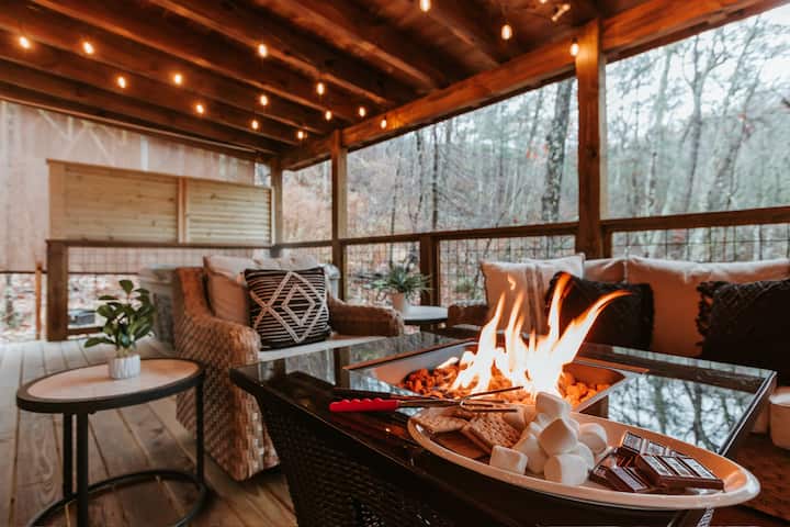 Modern Romantic Cabin | Private Hot Tub + Fire Pit