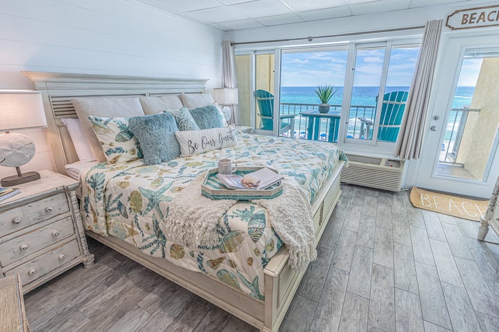 Sunday’s Emerald Coast Escape with King Bed