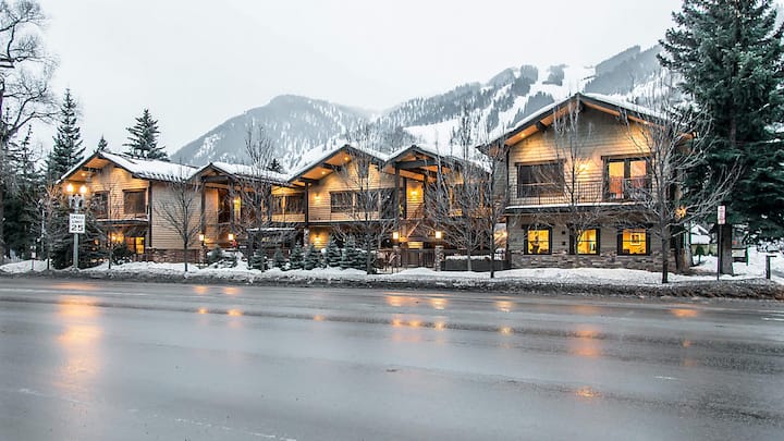 1 Bedroom Condo, Downtown Aspen
