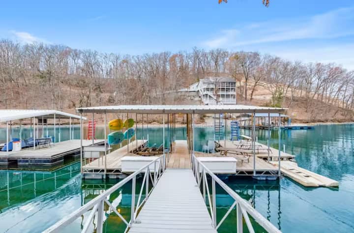 Secluded Cove on Lake! Hottub! Private Slip/Dock!
